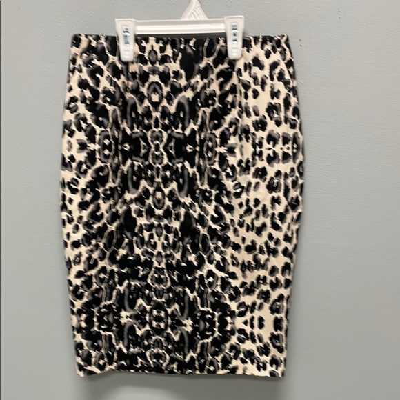 EUC Massimo Stretch Size 4 Leopard Print  Pencil Skirt with Pockets - Picture 1 of 6